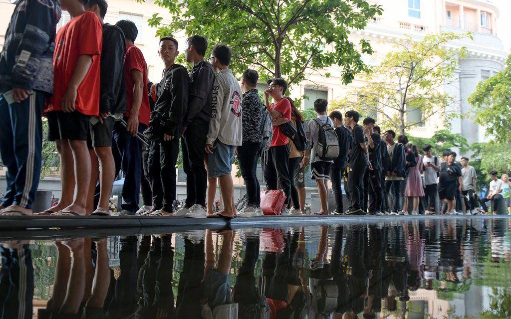 Số lượng giày cho đợt camp này chỉ 40 đôi nên không xảy ra tình trạng lộn xộn như các đợt trước